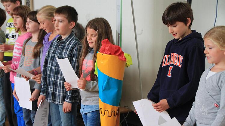 Übergabe der Sicherheitsdreiecke zum Schulanfang 2014 in Münnerstadt. Fotos: Paul Ziegler/Heike Beudert