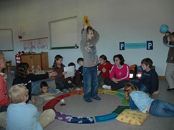 Besonders stolz ist die Gemeinde Weißenbrunn auf ihre Grundschule und deren Mittagsbetreuung. Nicht nur gemeinsame Mahlzeiten, sondern auch Spiel und Spaß in der Freizeit am Nachmittag werden kreativ gestaltet und bereiten immer mehr Kindern große Freude.  Foto: Karl-Heinz Hofmann