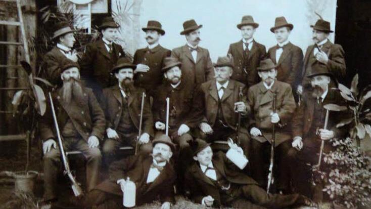 So sahen die Mitglieder der Zimmerstutzengesellschaft 1900 aus. Repro: Johanna Blum