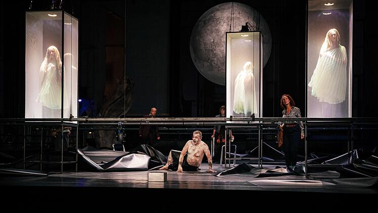 "Das Rheingold" von Richard Wagner feierte in der Regie von Alexander Müller-Elmau Premiere am Landestheater Coburg.Foto: Sebastian Buff