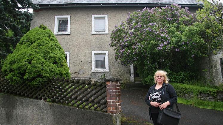Die neue Besitzerin des Hauses in Weidmes, Elke Holewa, muss noch Geduld haben. Erst Ende des Monats läuft der Mietvertrag des bisherigen Mieters aus. Foto: Sonja Adam