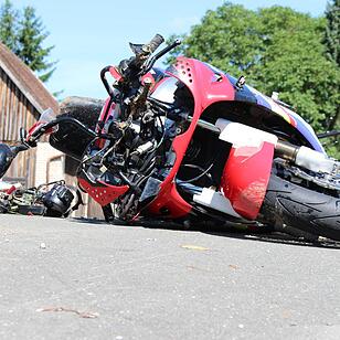 Motorradfahrer bei Stadelhofen schwer verletzt
