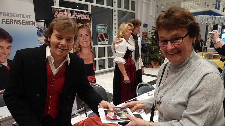 Die Autogramme und CDs von Rudy Giovannini waren gefragt. Foto: Horst Wunner