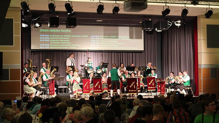 Das  Konzert der Roßfelder Musikanten in der Gerold-Strobel-Halle in Bad Rodach Foto: Rainer Möbus