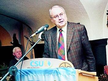Eduard Lintner geht immer kritisch auch mit den eigenen Reihen um, wie beispielsweise bei einem Dreikönigsfrühschoppen im Bad Kissinger Ratskeller vor einigen Jahren. Heute wird Lintner 70 Jahre alt. Foto: pz