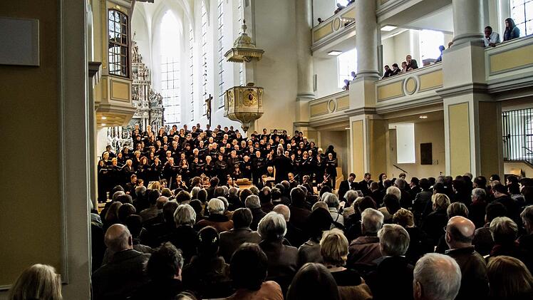 Der Coburger Bachchor und das Main-Barockorchester Frankfurt beeindruckten mit der Erstaufführung von Telemanns Matthäus-Passion in der Morizkirche.Foto: Jochen Berger