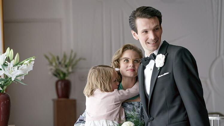 Finden sie doch noch ihre Glück? Monika (Sonja Gerhardt), Joachim Franck (Sabin Tambrea) und Tochter Dorli (Alma/Smilla Löhr).