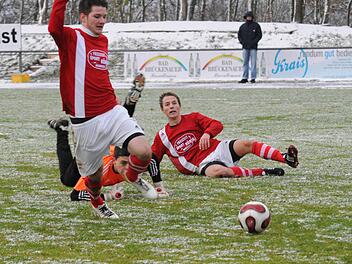 Da war Münnerstadts Welt noch in Ordnung: Simon Snaschel (links) trifft in dieser Szene zum 1:0. Am Ende musste sich die Elf von Dominik Schönhöfer mit einem Remis zufrieden geben. Foto: ssp