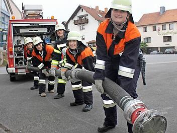 Fünf Damen von der Wehr (von links): Verena Schneider, Cornelia Leitsch, Gitta Kreiß, Martina Burrell und Veronika ErbFotos: Birgit Will/Archiv