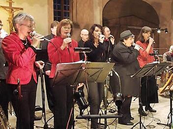 In Maria Bildhausen: "Sing'n Swing" mit Dirigent Paul Oschmann (rechts) Foto: Anton Then