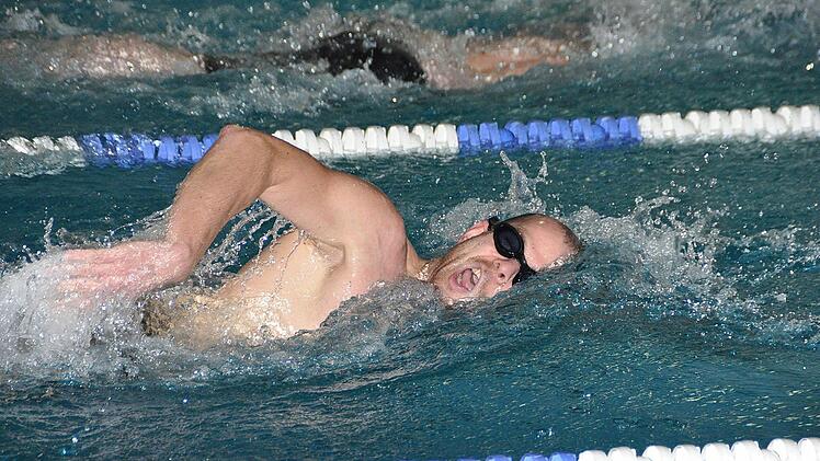 Kilian Deichsel war schon im Wasser der Schnellste. Foto: Karl Heinz Weber