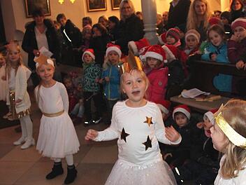 Die Kleinen des Kindergartens hatten mit einem Sternentanz ihren großen Auftritt. Foto: Johanna Blum