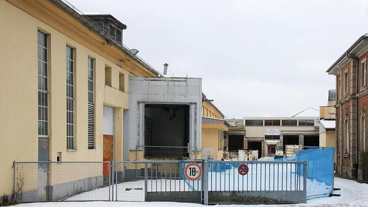 Die nicht mehr benötigten Gebäude des Schlachthofs sollten abgerissen werden, fordern die CSB. Foto: Simone Bastian