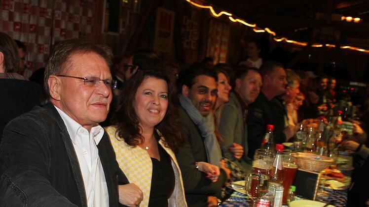 Schunkelstimmung und gute Laune in der Rosenbergalm. Foto: Sonny Adam