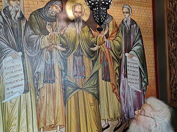 Aus  Verehrung für den Mönchsvater, den Heiligen Benedikt, ließ Pfarrer Fjodor Hölldobler eine Ikone mit der Darstellung der  Sterbestunde für die orthodoxe Kirche in Bischofsheim anfertigen. Foto: Marion Eckert