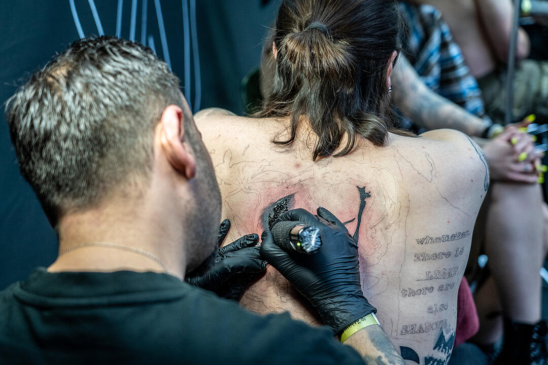 Mit vielen Top Tattookünstlern und Händlern.