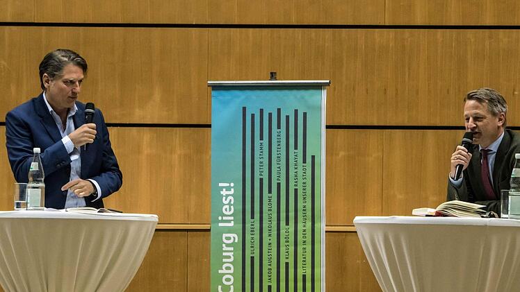 Jakob Augstein (links) und Nikolaus Blome in der Aula der Coburger HochschuleFoto: Jochen Berger