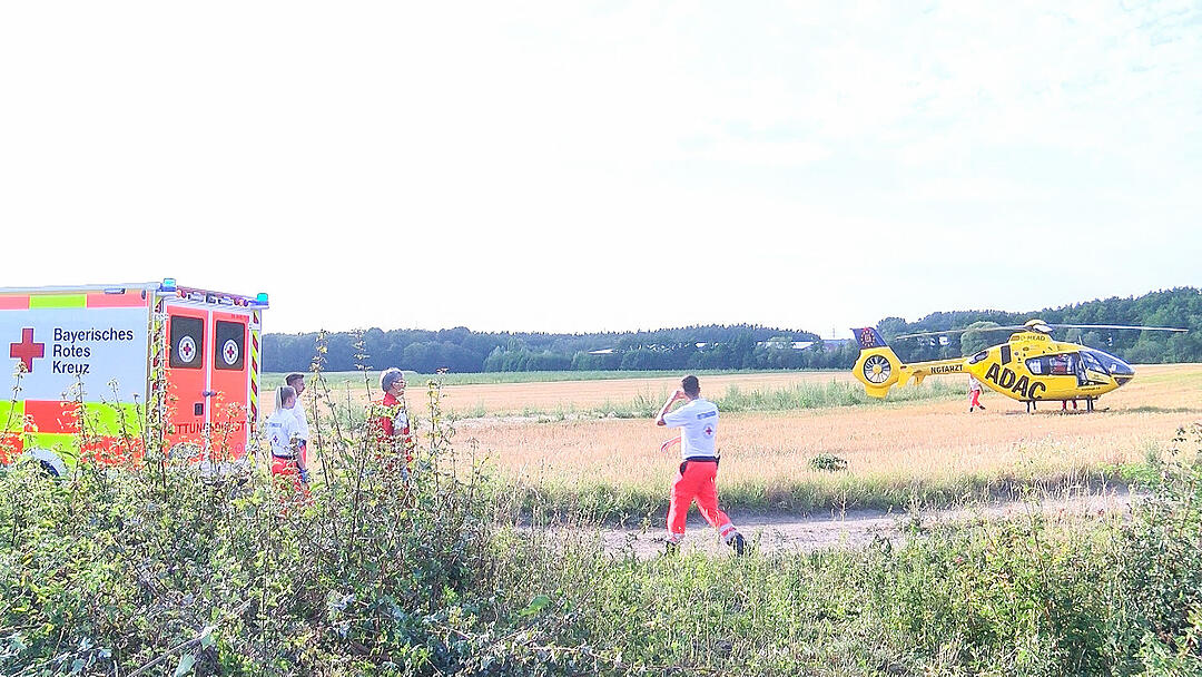 Bei Würzburg: Spektakulärer Sturz auf der A3 – Sattelzug fällt  von Autobahnbrücke auf Staatsstraße