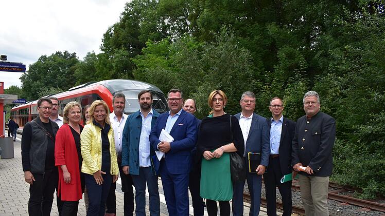 Treffen am Bahnhof in Gräfenberg Foto: Petra Malbrich