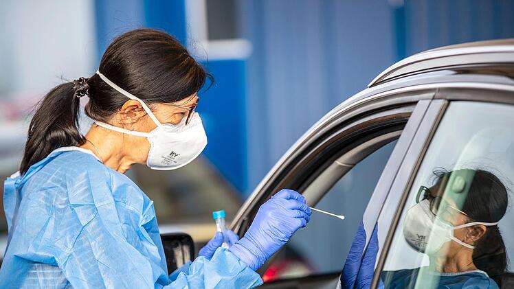 An der Teststation am Kreisabfallzentrum in Wonfurt können sich Bürger aus dem Landkreis Haßberge auf eine Corona-Ansteckung testen lassen. René Ruprecht