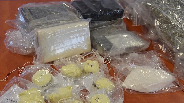 Frankfurt: Rekordverdächtiger Bargeldfund - Razzia in Marihuana-Plantagen und Mehrfamilienhaus