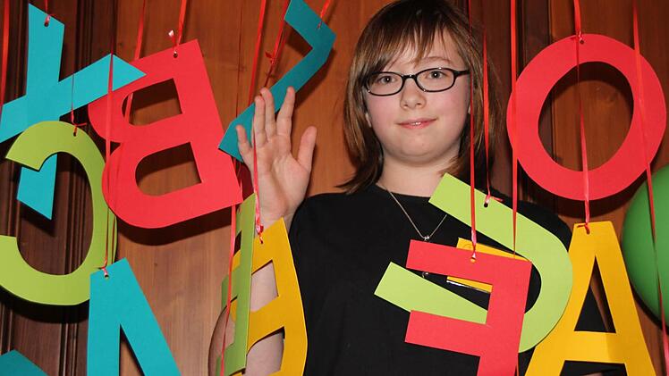 Sarah Lutz vom Gymnasium Alexandrinum war gestern die beste Vorleserin aus allen 6. Klassen der Mittelschulen, Realschulen und Gymnasien aus Coburg Stadt und Land.. Sie vertritt Coburg beim Bezirksentscheid.  Foto: Christiane Lehmann