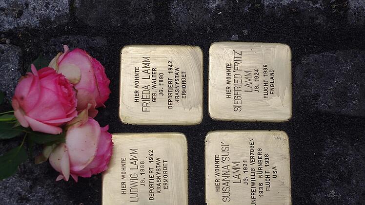 Kronacher Stolpersteine: Sie erinnern an die Familie Lamm und ihr Schicksal.Heike Schülein