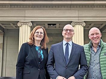 Kurdirektorin Sylvie Thormann (Staatsbad GmbH), Oberbürgermeister Dirk Vogel und Ralf Ludewig (Vorsitzender Pro Bad Kissingen) laden zum ersten Max-Fest mit Frühlingsmarkt ein.