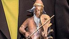 Der Kulturpreis, der Triton, wurde vom Künstler Harro Frey gestaltet.  Foto: Tom Schneider/TMO-Bilderwelten
