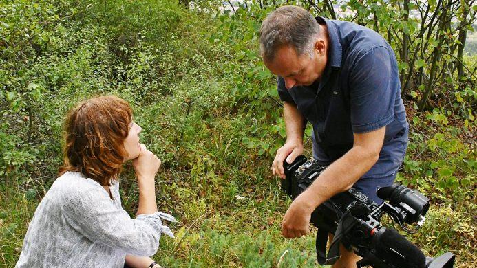 Besprechung zwischen Steffi Peltzer-Büssow und ihrem Kameramann Falk Fleischer am Spanshügel. Schließlich lag ein genauer Drehplan vor. Foto: Hanns Friedrich