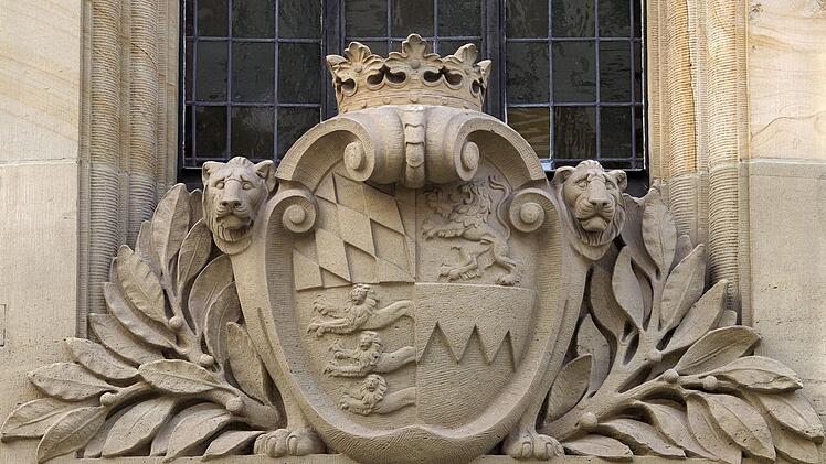 Wappen am Kurhausbad, Prinzregenten-Straße 6