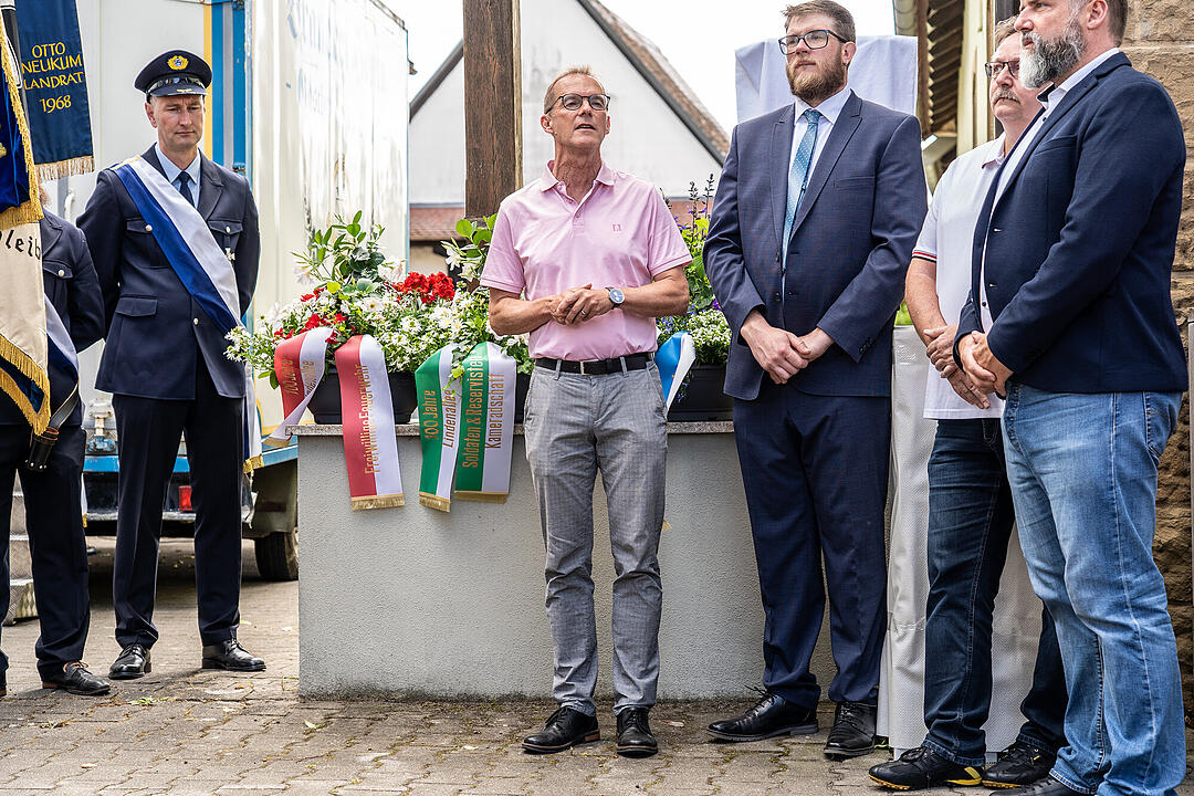 Festliche Genussmeile mit vielen verschiedenen regionalen Spezialit&auml;ten.
