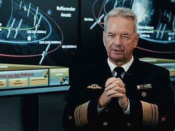 Vizeadmiral Thomas Daum sagt: "Wenn sie heute das Zeitsignal aus dem Weltraum abschalten, dann w&uuml;rde die Stromversorgung in Deutschland zusammenbrechen."
