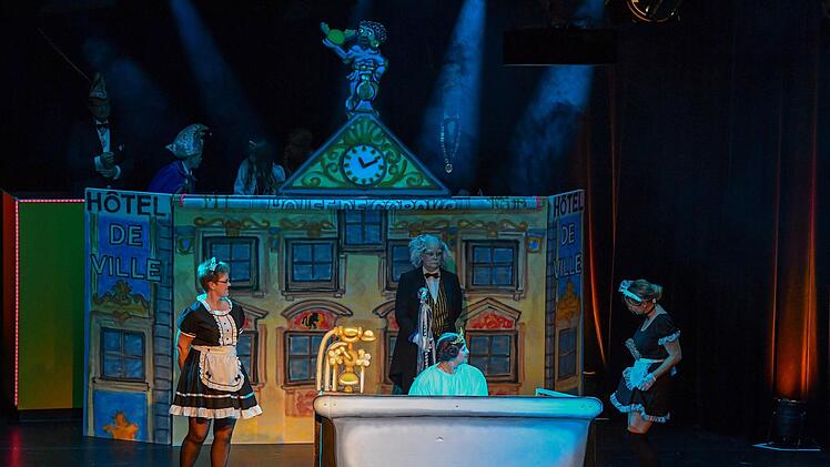 Prunksitzung 2020 der Coburger Narrhalla: Das Damenballett der Coburger Narrhalla zeigte die Show "Helden gesucht".Ronald Rinklef