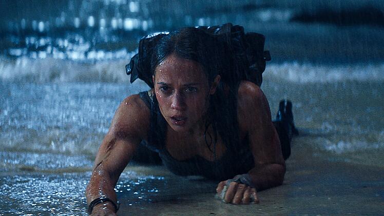 Selbst heftige Wetterbedingungen k&ouml;nnen Lara (Alicia Vikander) nichts anhaben.