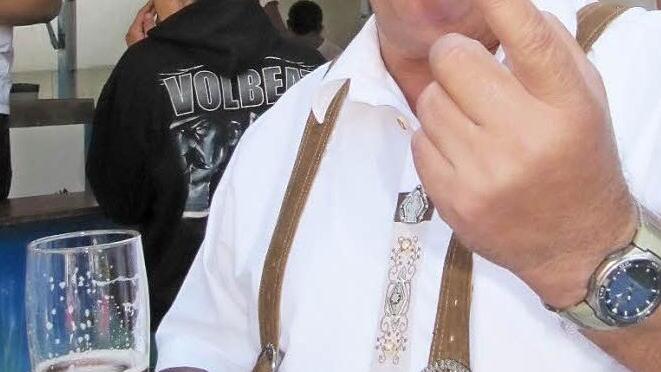 "Fei obacht! Ich hab' heut' extra mein neue Krachlederne an!" Hermann Gummerum, Bad Staffelstein, hat sich passend gekleidet.