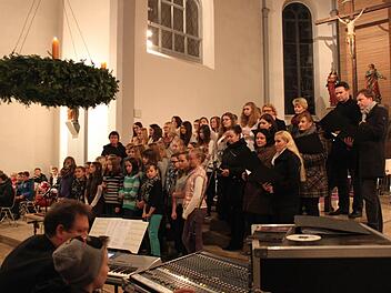 Am Ende sangen alle Chöre gemeinsam. Foto: Carmen Schwind