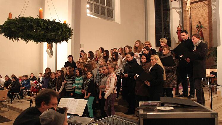 Am Ende sangen alle Chöre gemeinsam. Foto: Carmen Schwind