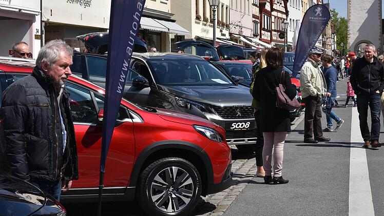 Autos standen im Mittelpunkt des achten Autofrühlings des Aktionskreises Haßfurt Aktiv am verkaufsoffenen Sonntag in der Kreisstadt.