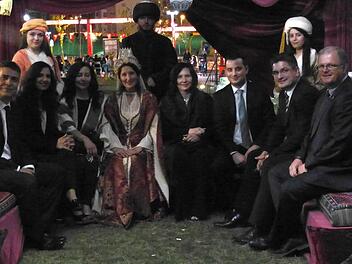 Welcome to Manisa: Im vergangenen Jahr  waren  Bernd Wicklein, Christian Gunsenheimer, Kanat Akin und Alexandra Kemnitzer  (sitzend, von rechts)  als offizielle Delegation des Landkreises in der Türkei zu Gast. Einen weiteren  Besuch mit politischem Charakter  wird es auf absehbare Zeit nicht geben. Kontakte zur türkischen Zivilgesellschaft bleiben aber das Ziel des Landkreises Coburg.privat