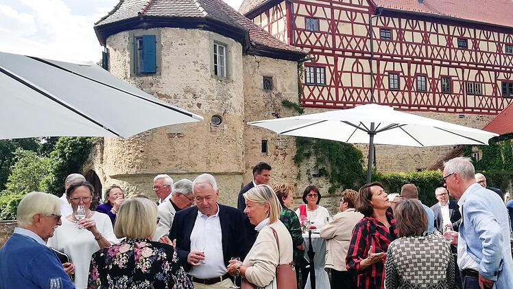 Beim Empfang im Schlossgarten von Schloss Unsleben trafen sich Freunde der Cape-Classic-Festivalreihe aus ganz Deutschland.