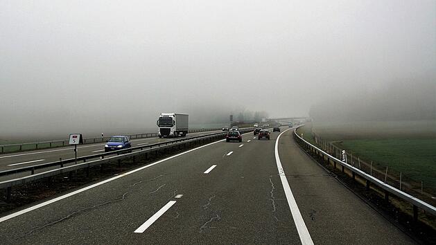 Landkreis Bamberg: Sicher durch den Nebel fahren - Landratsamt und Polizei geben Tipps