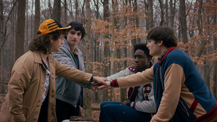 Vorher muss sich die Spannung der Fans aber noch mit dem Finale der Originalserie l&ouml;sen. Die acht Episoden der f&uuml;nften und letzten Staffel von "Stranger Things" (Bild) werden ab 27. November ausgerollt.