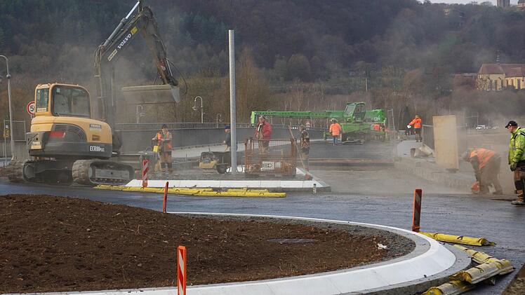 Die Vorbereitungen für die Umleitung des Verkehrs laufen.Foto: Arkadius Guzy