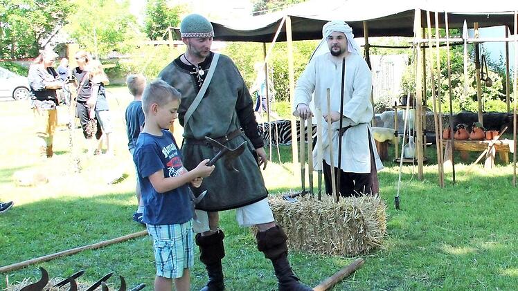 Wie hier beim Adelsdorfer Dorffest 2017 bieten die "Fahrend Leut" vor allem Programmpunkte für Kinder an. Foto: Archiv Johanna Blum