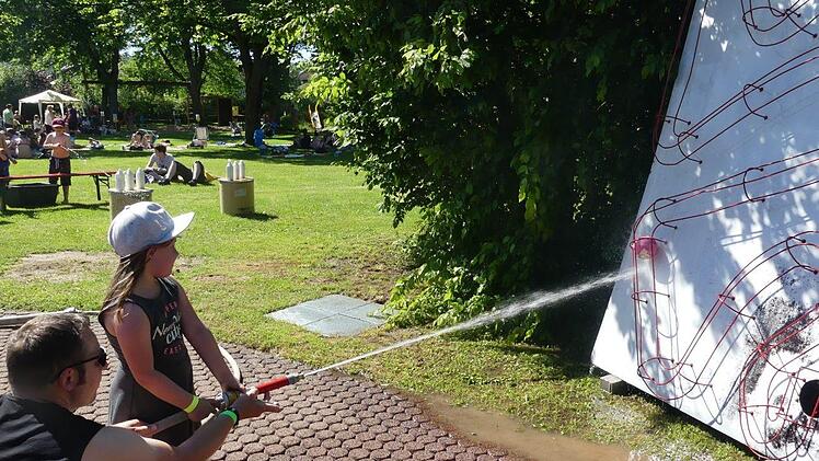 Was gibt es bei der Hitze Sch&ouml;neres als Schlauchspritzen?J&uuml;rgen Schlee