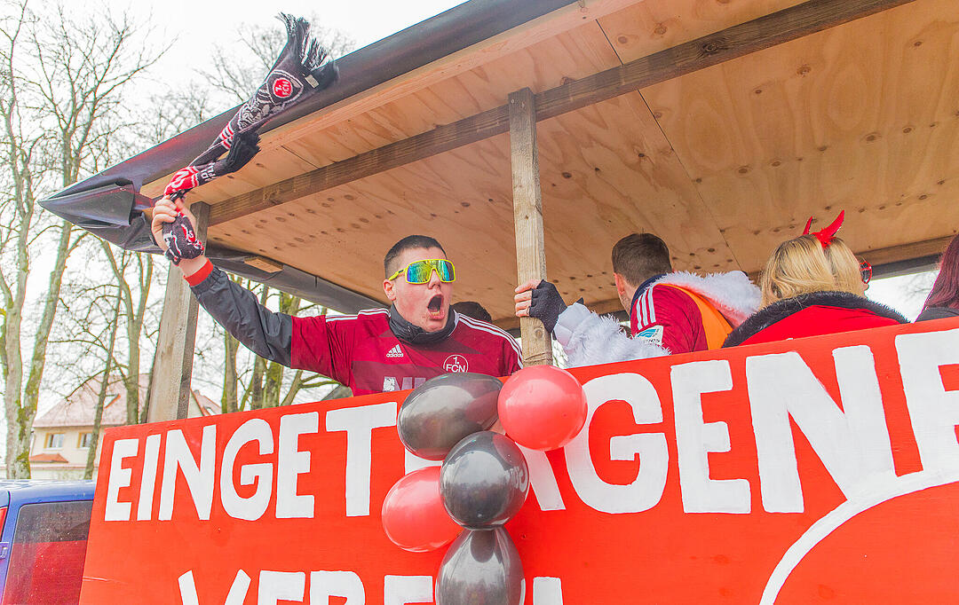 Buntes Faschingstreiben begeistert groß und klein.