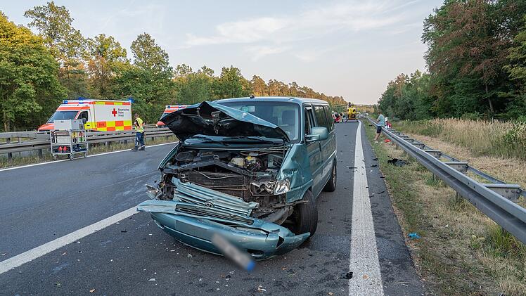 A73 bei Bamberg: Ein Toter und sieben Schwerverletzte bei Unfall