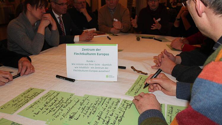 Brainstorming am Runden Tisch: Schnappschuss aus dem Stadftschloss . Foto: Markus Häggberg