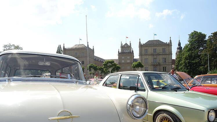 Impressionen vom 15. Coburger Old- und Youngtimertreffen auf dem Schlossplatz.Foto: Jochen Berger